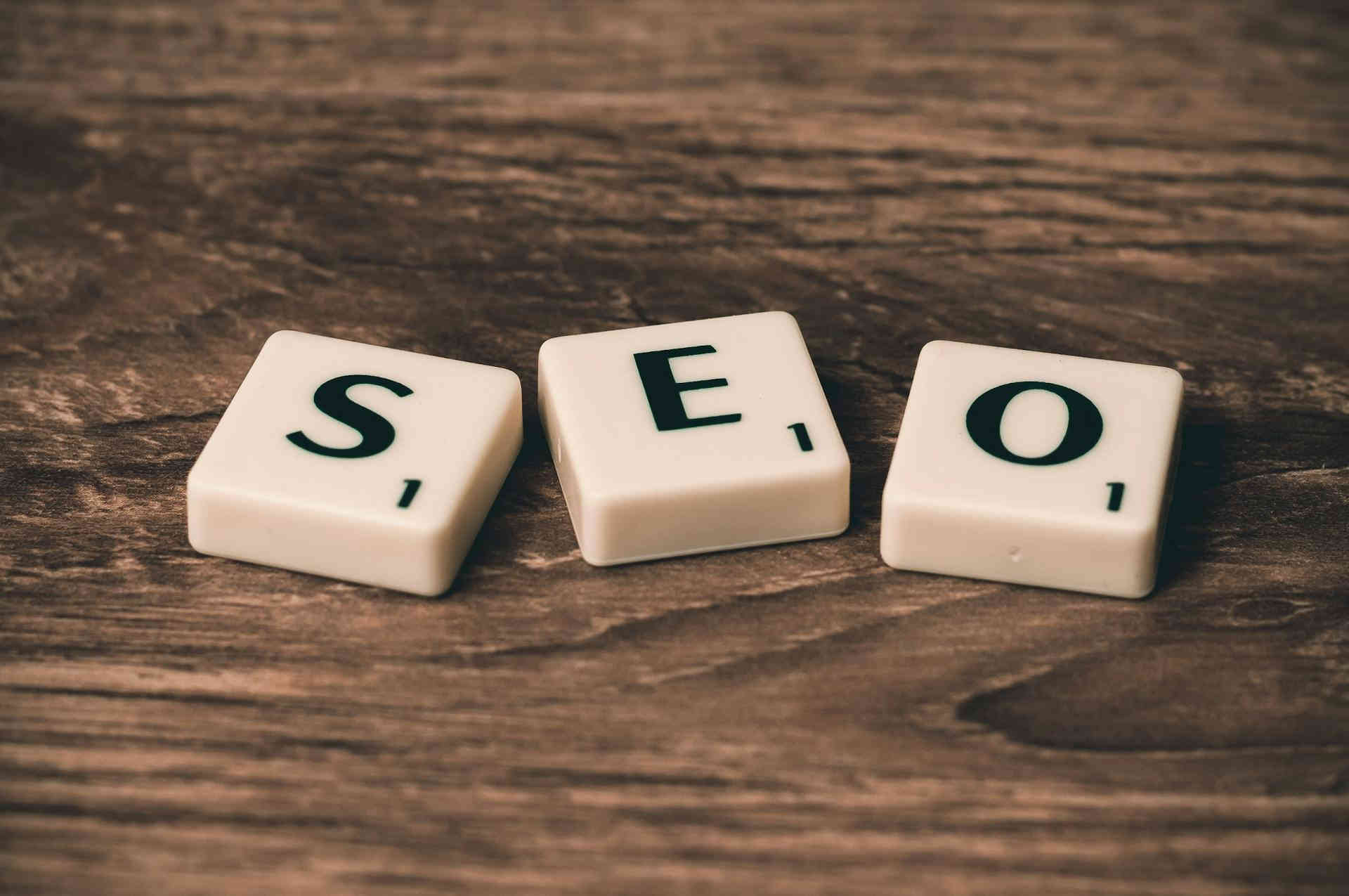 Bases du SEO : mots-clés, backlinks et contenu efficaces